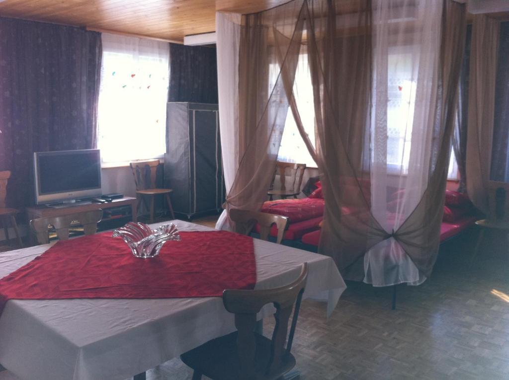 Gasthof Am Bach Bed & Breakfast Boltigen Room photo